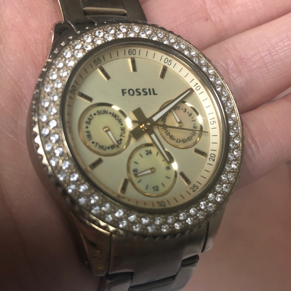 COPY - Gold Fossil watch with extra links - Picture 3 of 4